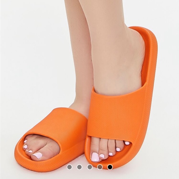 Forever 21 | Textured Almond-Toe Slides - Picture 5 of 12